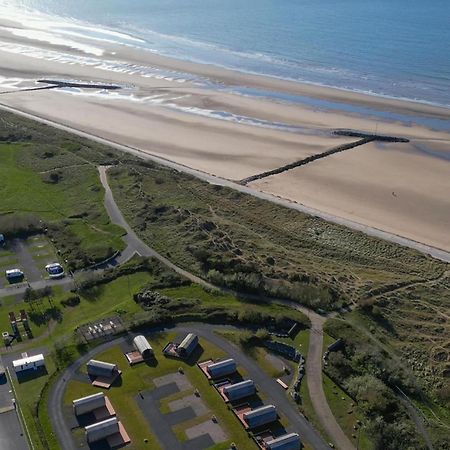 Ffrith Beach Glamping With Hot Tub Hotel Prestatyn Ngoại thất bức ảnh