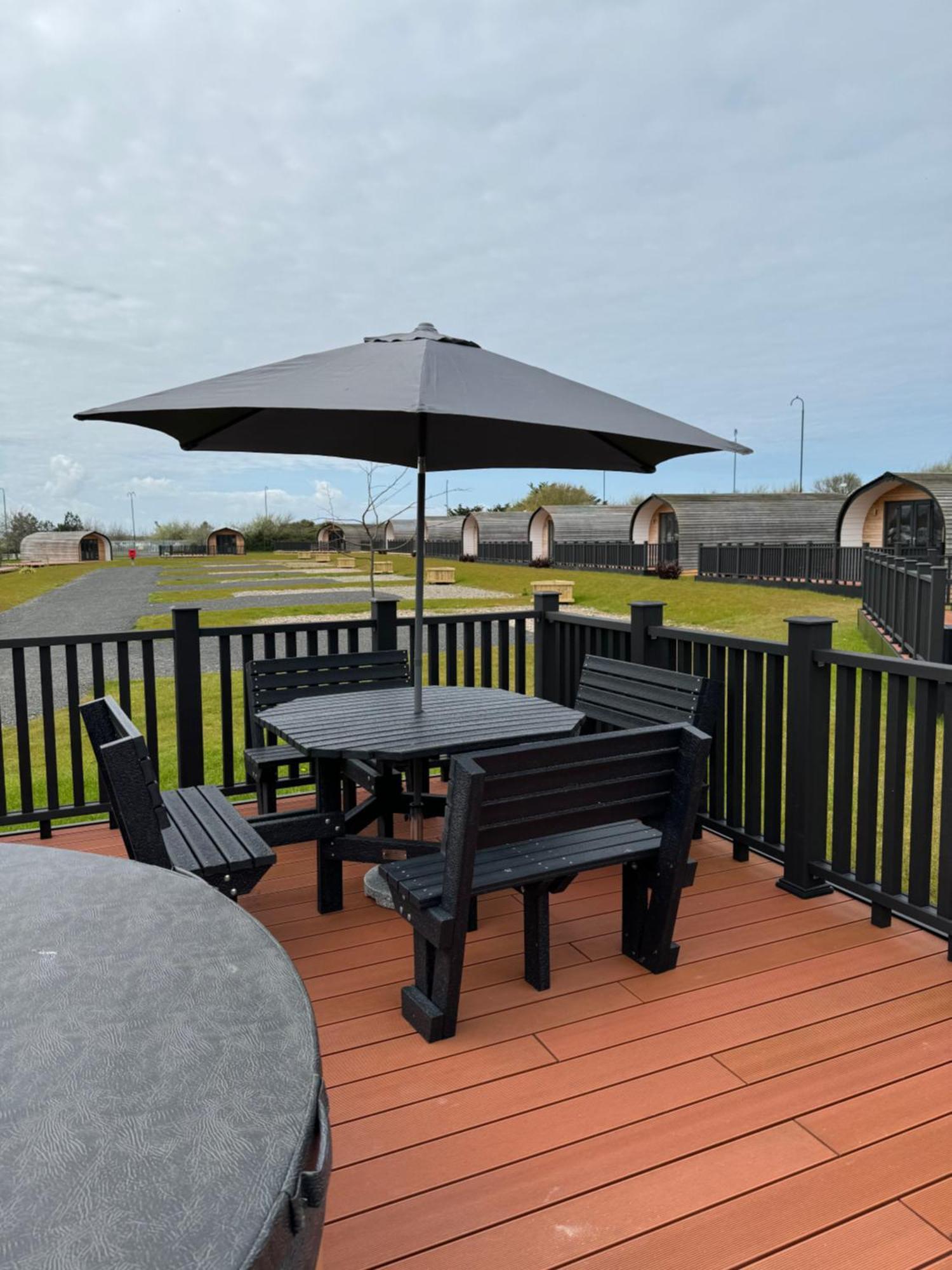 Ffrith Beach Glamping With Hot Tub Hotel Prestatyn Ngoại thất bức ảnh