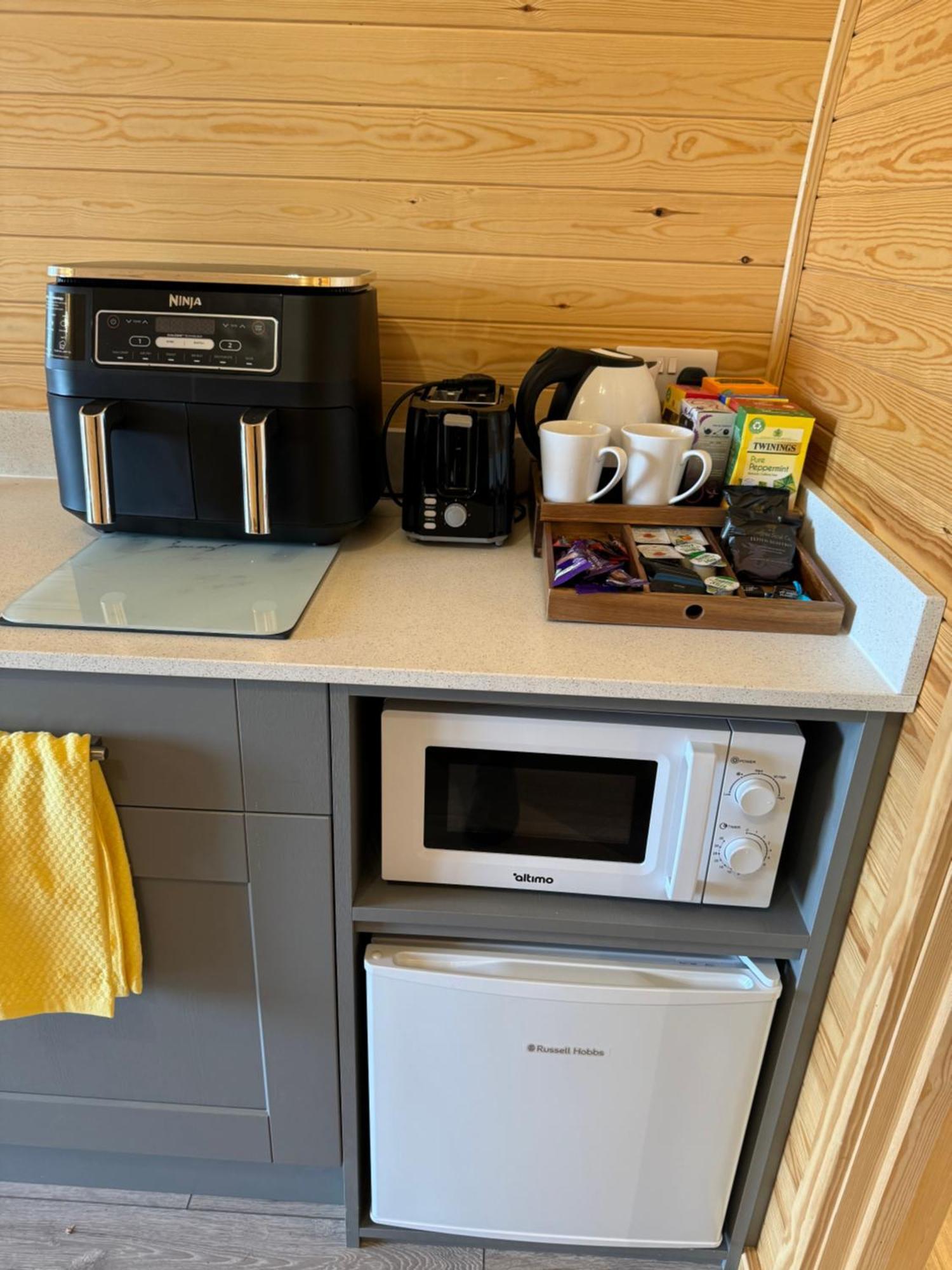 Ffrith Beach Glamping With Hot Tub Hotel Prestatyn Ngoại thất bức ảnh