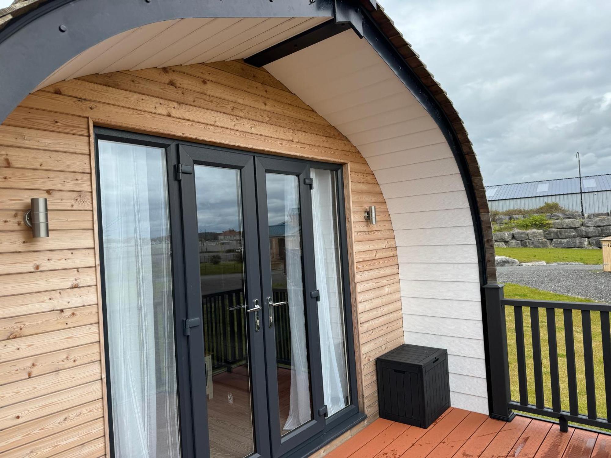 Ffrith Beach Glamping With Hot Tub Hotel Prestatyn Ngoại thất bức ảnh