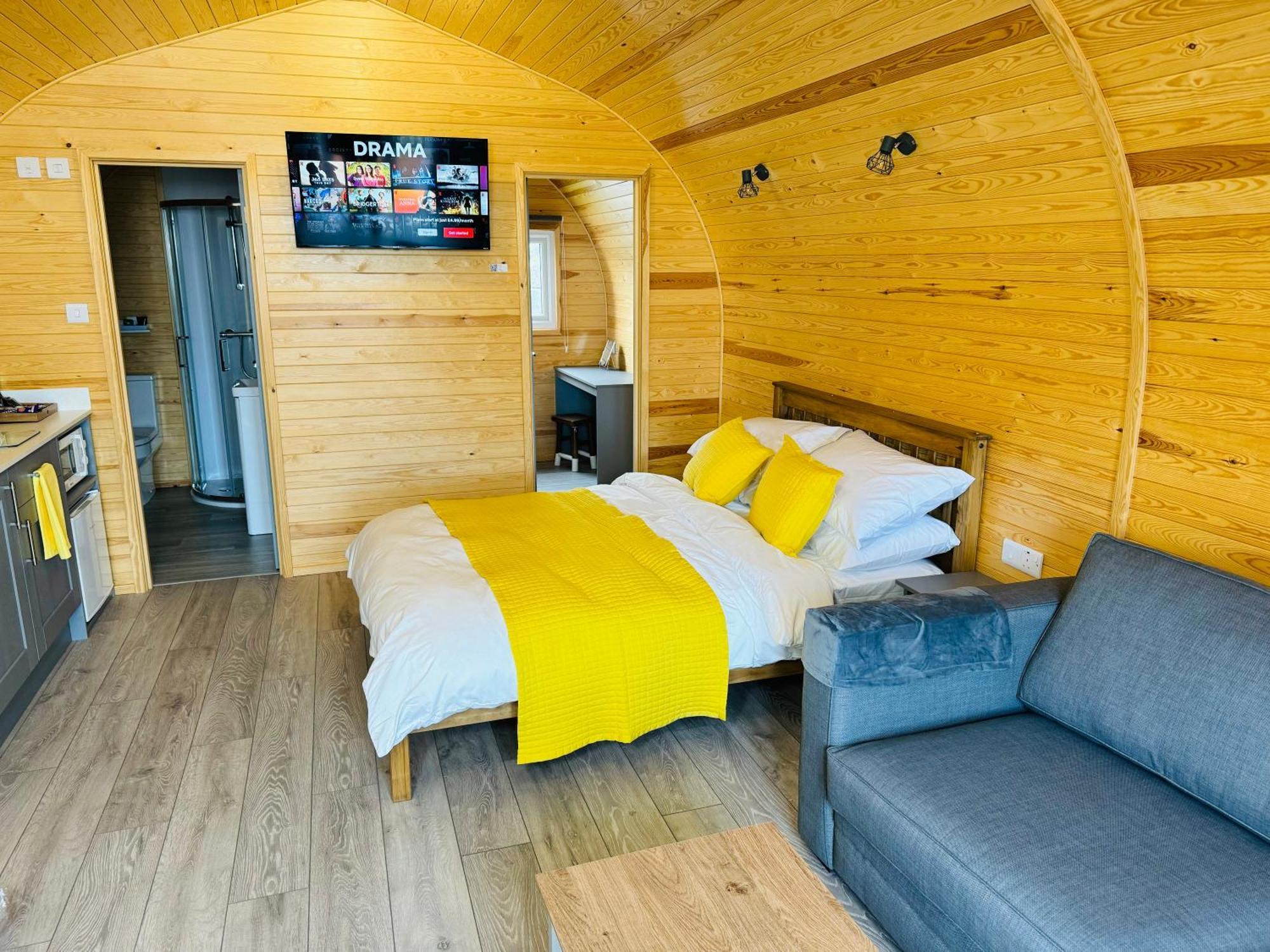 Ffrith Beach Glamping With Hot Tub Hotel Prestatyn Ngoại thất bức ảnh
