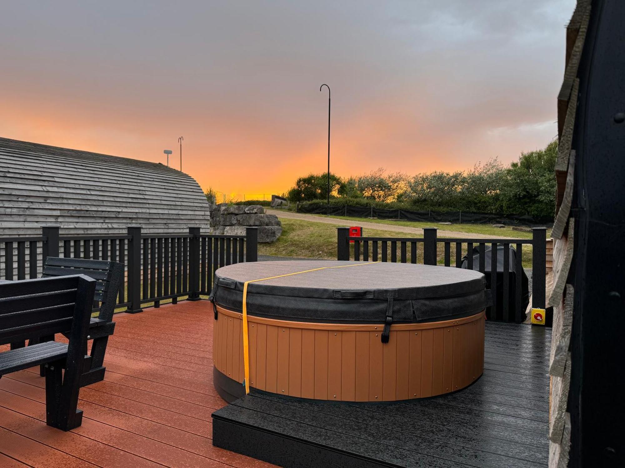 Ffrith Beach Glamping With Hot Tub Hotel Prestatyn Ngoại thất bức ảnh