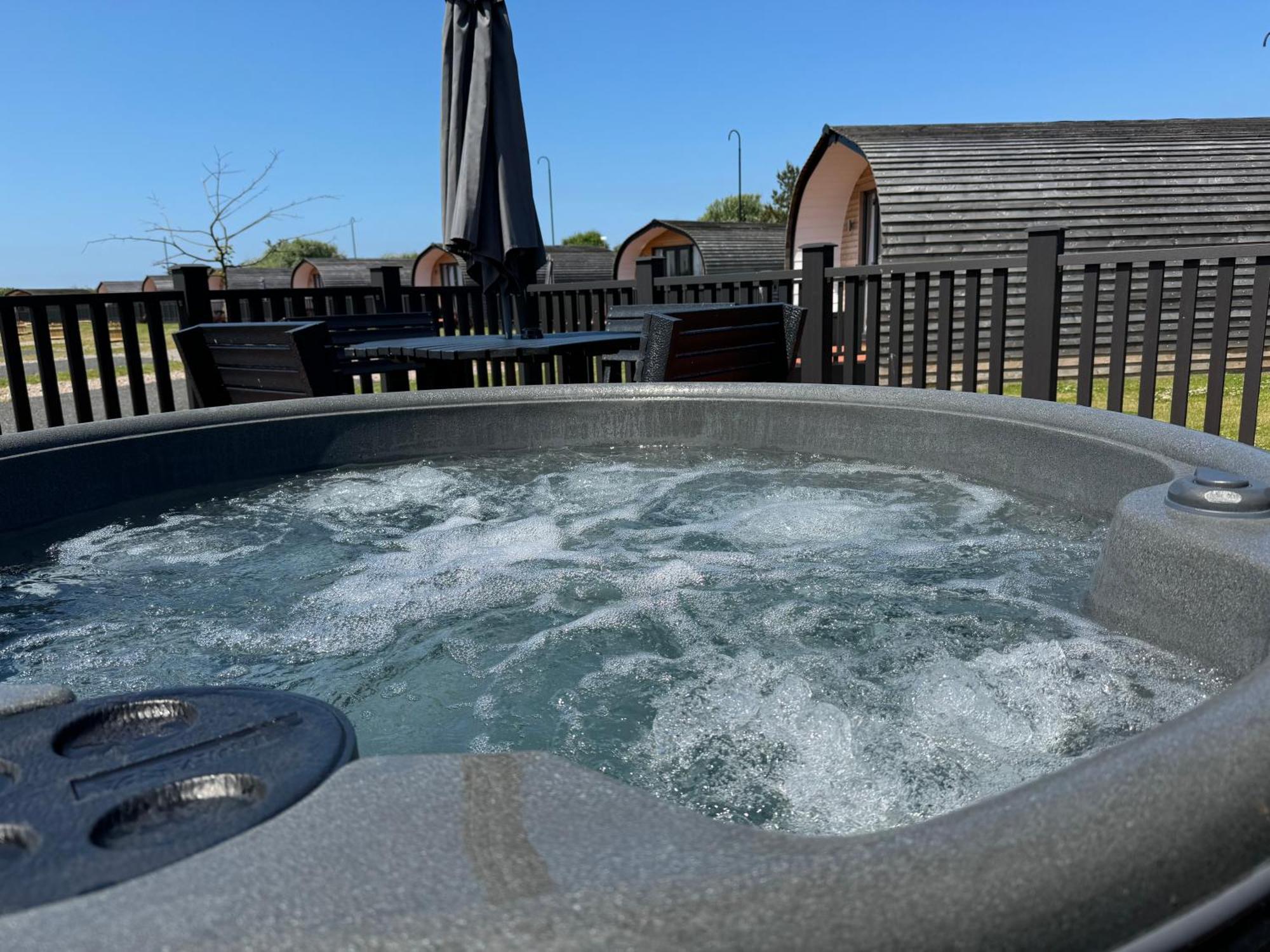 Ffrith Beach Glamping With Hot Tub Hotel Prestatyn Ngoại thất bức ảnh