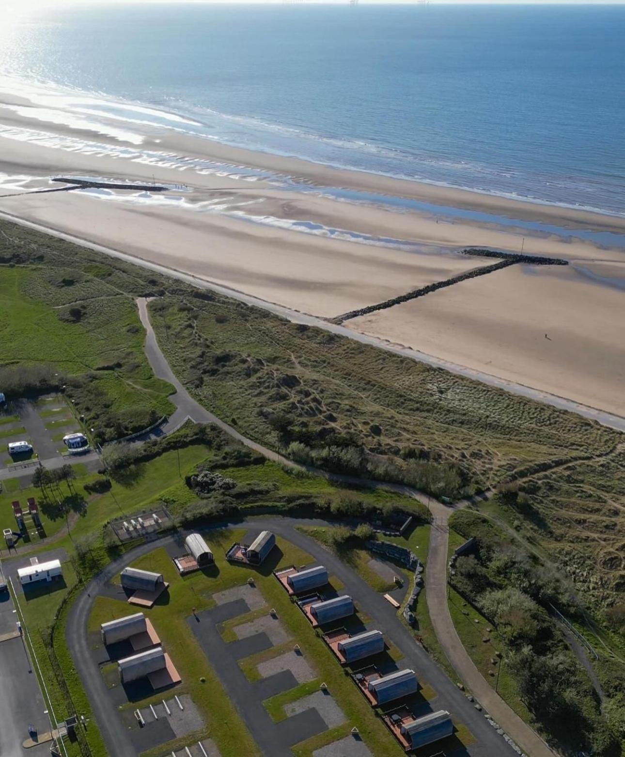 Ffrith Beach Glamping With Hot Tub Hotel Prestatyn Ngoại thất bức ảnh